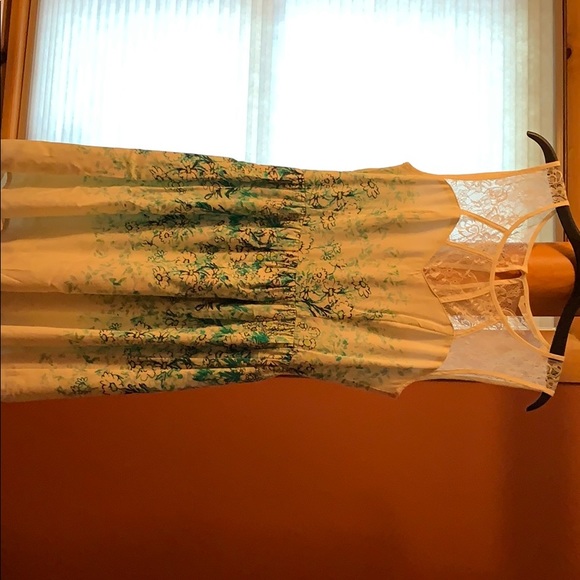 Lauren Conrad dress - Picture 2 of 4